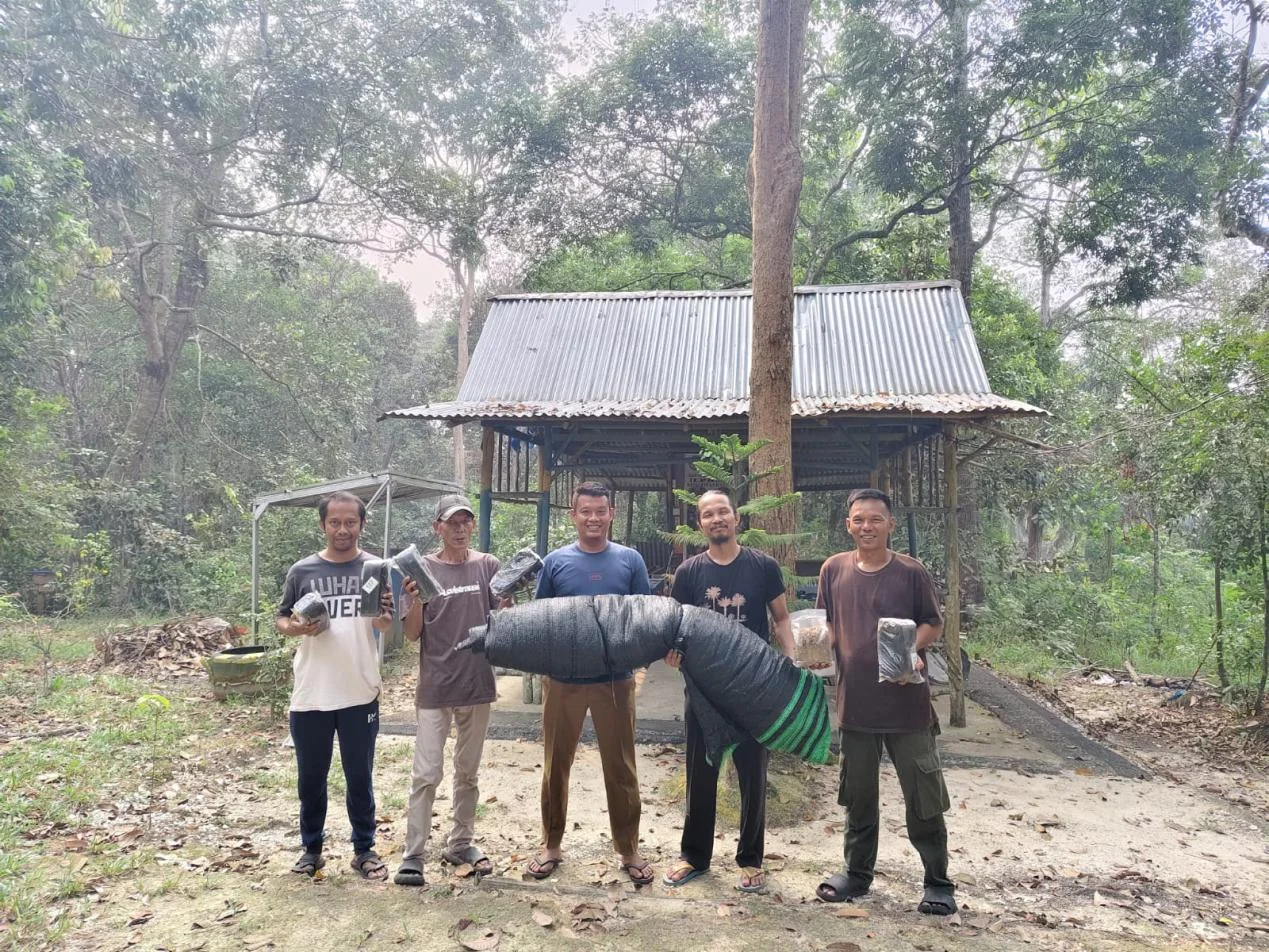 Handover of nursery supplies to the management group, 5 October 2026.